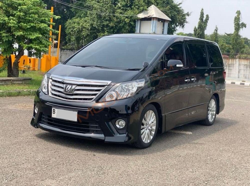Mobil Toyota Alphard 2014