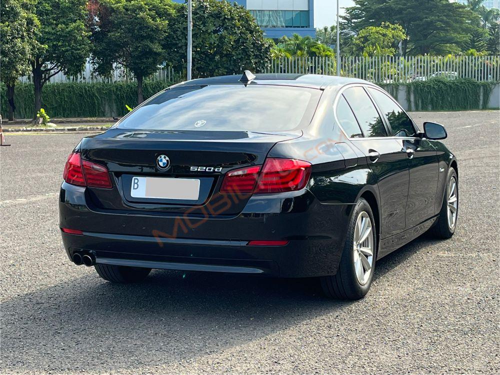 Mobil BMW 5 Series 2013