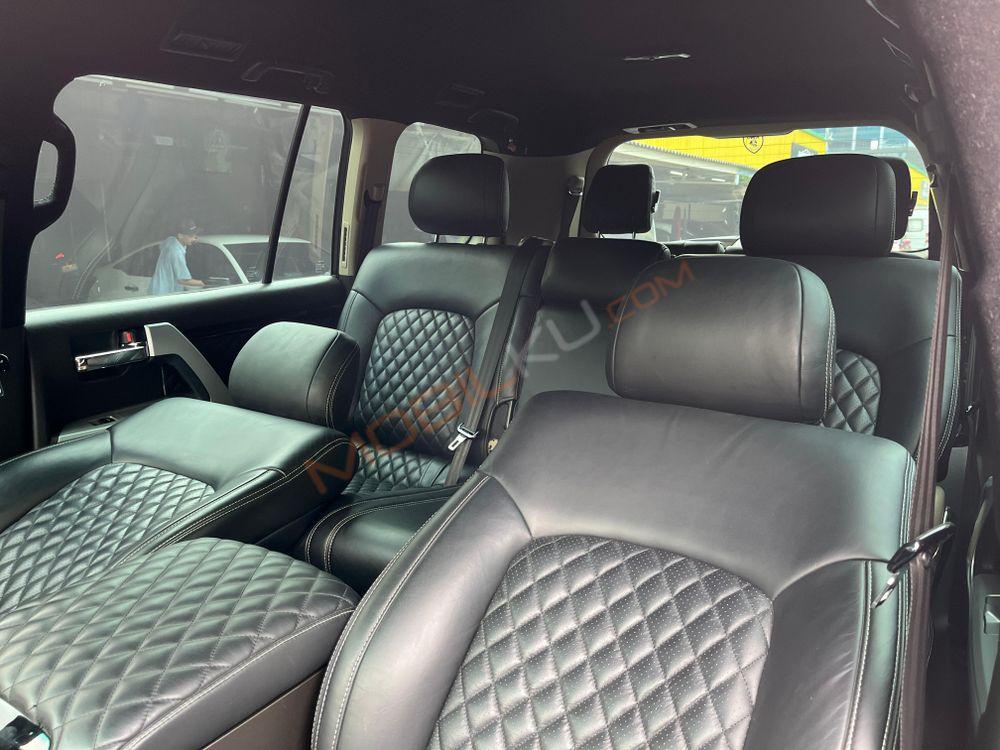 Mobil Toyota Land Cruiser 2008