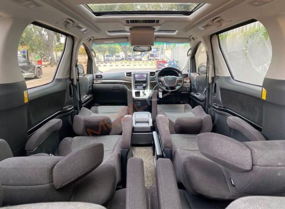 Mobil Toyota Alphard 2014