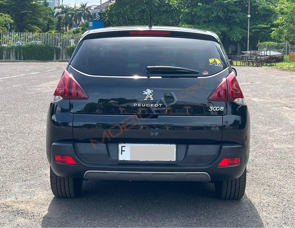 Mobil Peugeot 5008 2016
