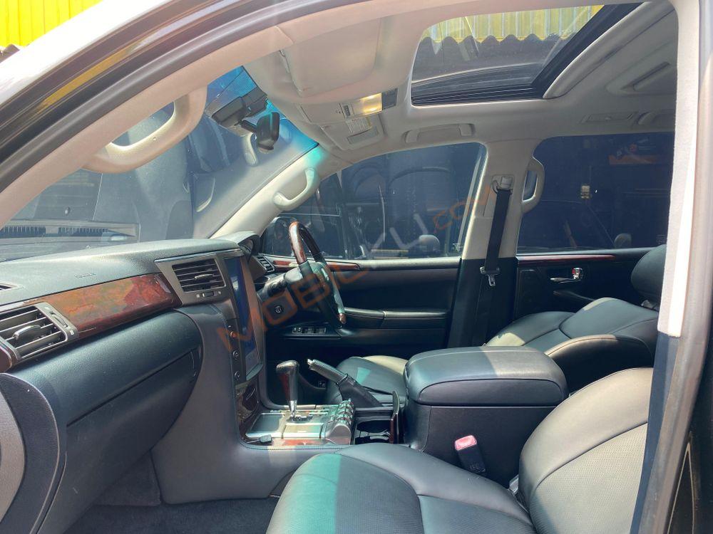 Mobil Lexus LX 2011
