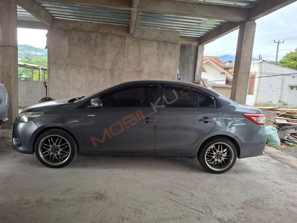 Mobil Toyota Vios 2015