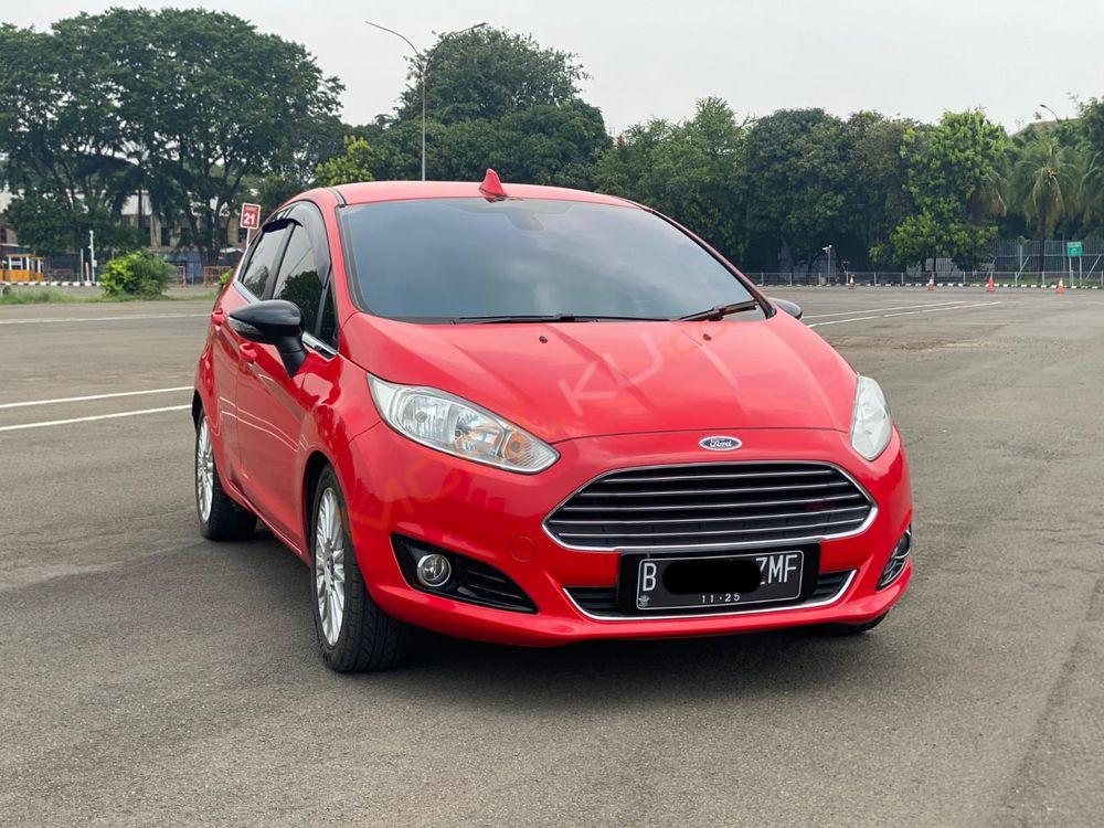 Mobil Ford Fiesta 2013