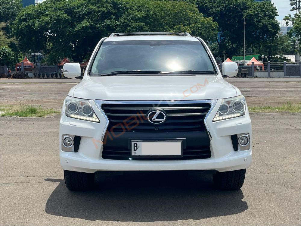 Mobil Lexus LX 2013