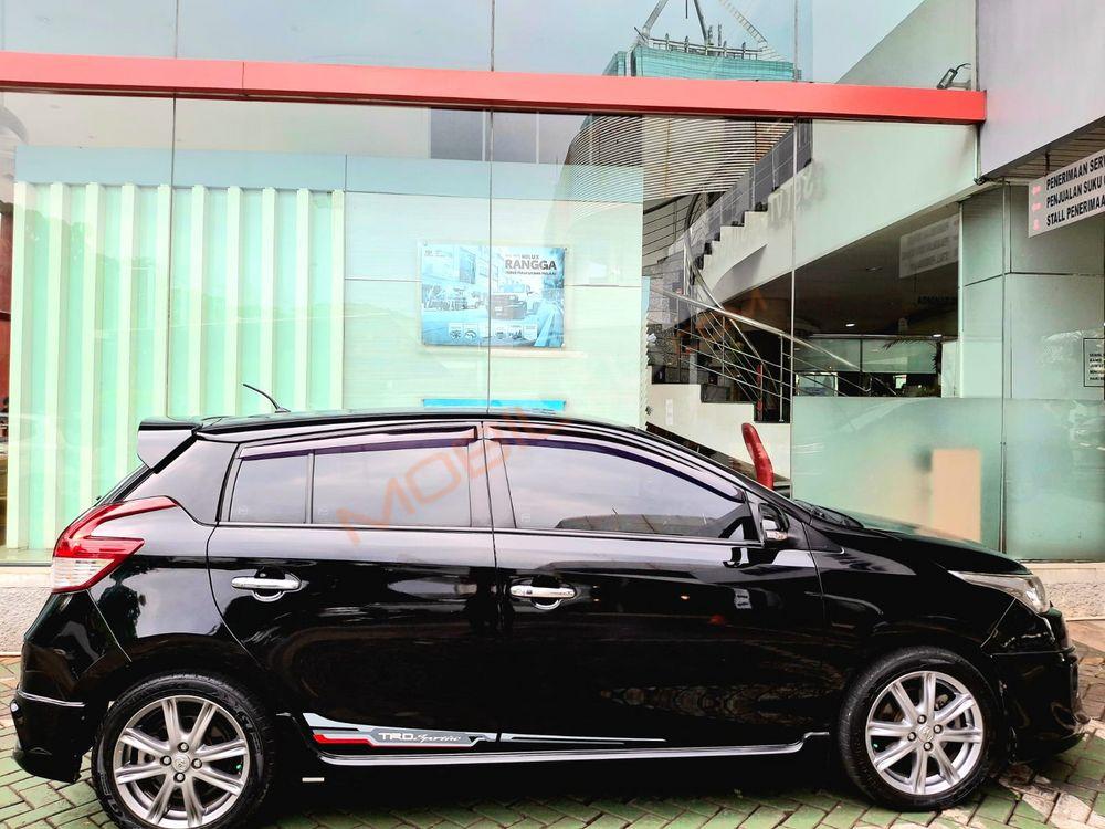 Mobil Toyota Yaris 2016