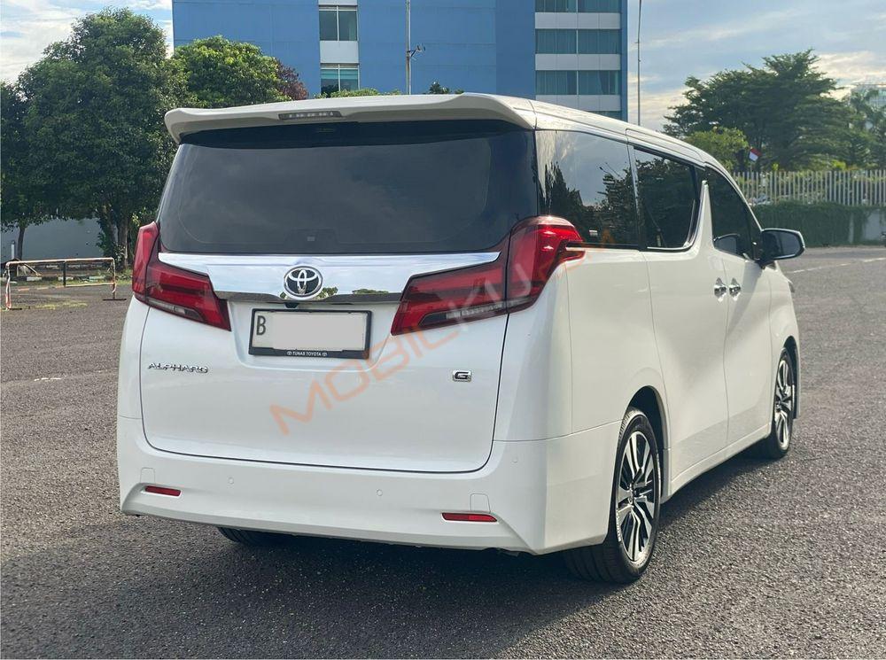 Mobil Toyota Alphard 2022