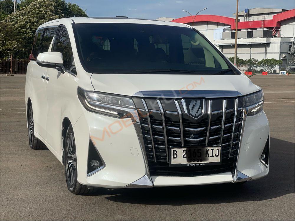 Mobil Toyota Alphard 2022