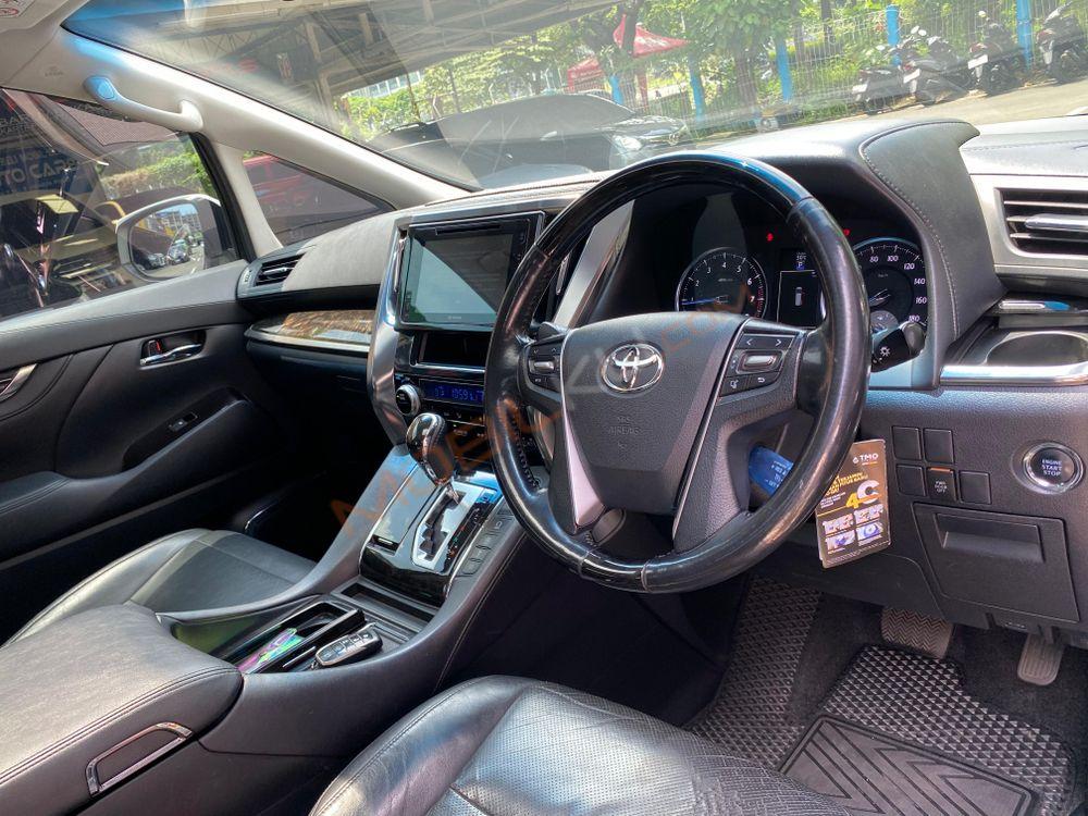 Mobil Toyota Vellfire 2017