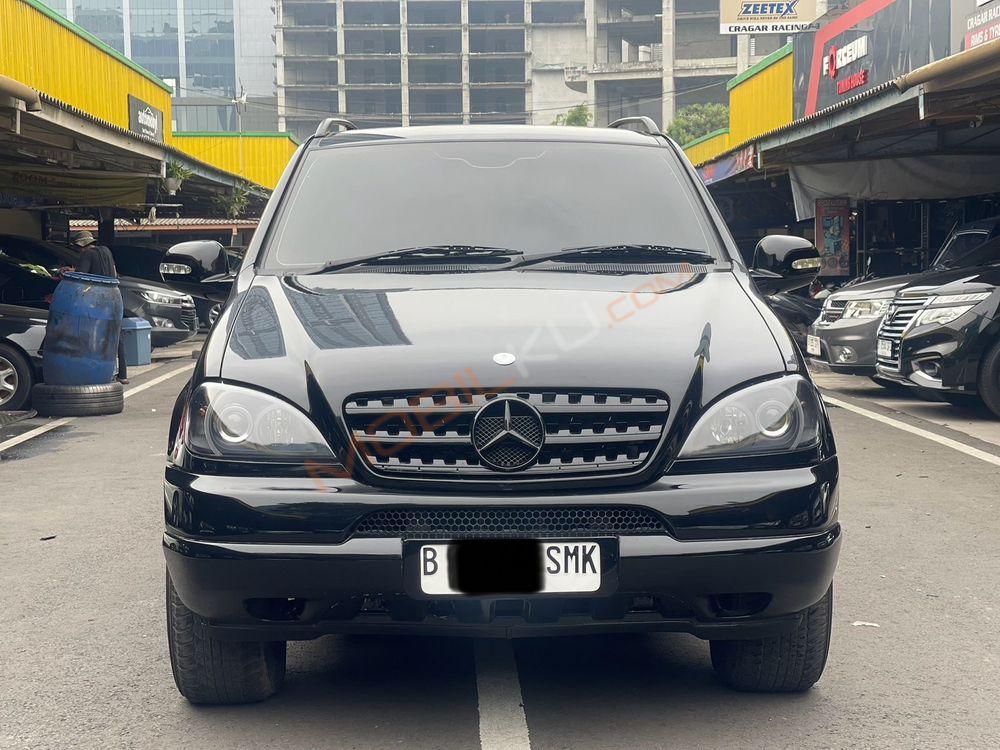 Mobil Mercedes-Benz ML 2002