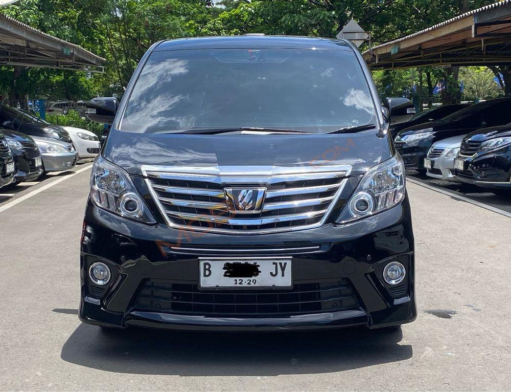 Mobil Toyota Alphard 2014