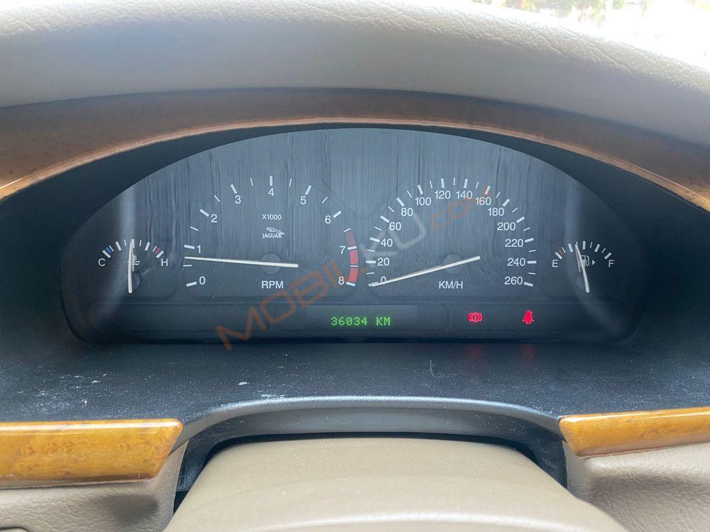 Mobil Jaguar S-Type 2002