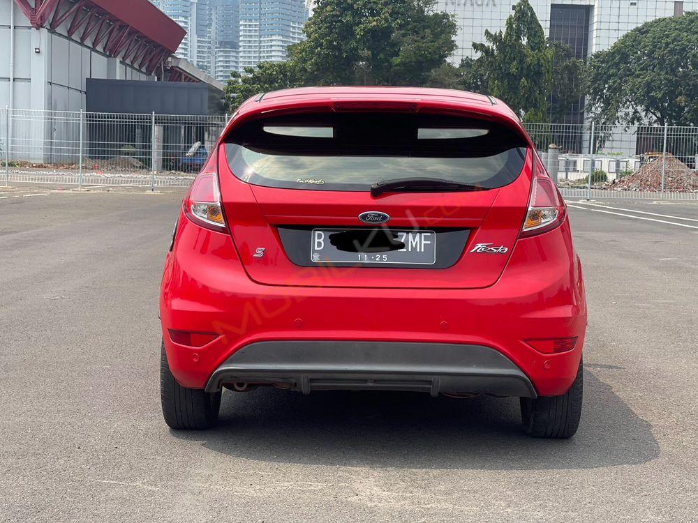 Mobil Ford Fiesta 2013