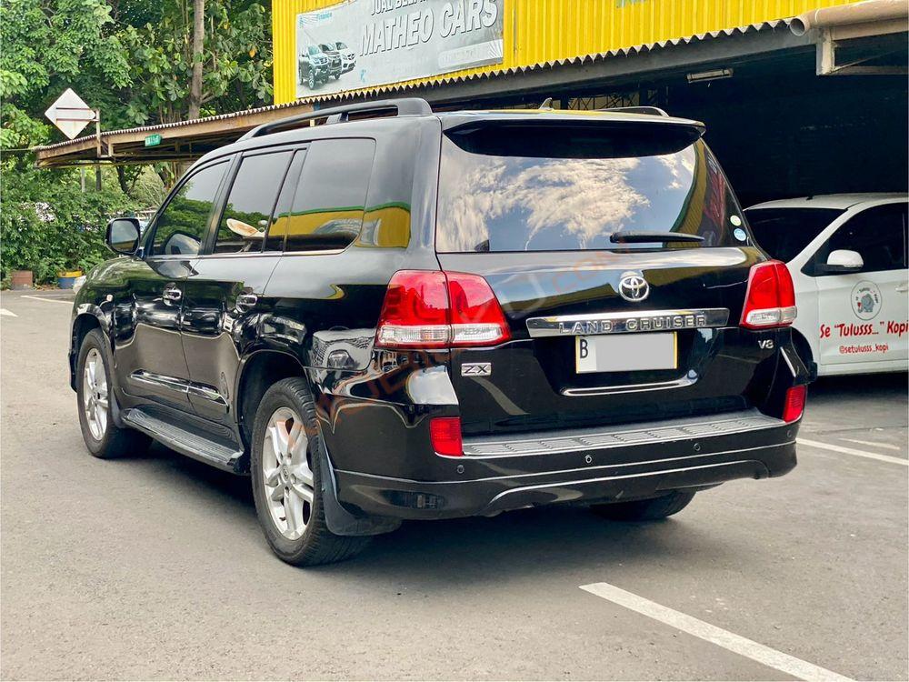 Mobil Toyota Land Cruiser 2010