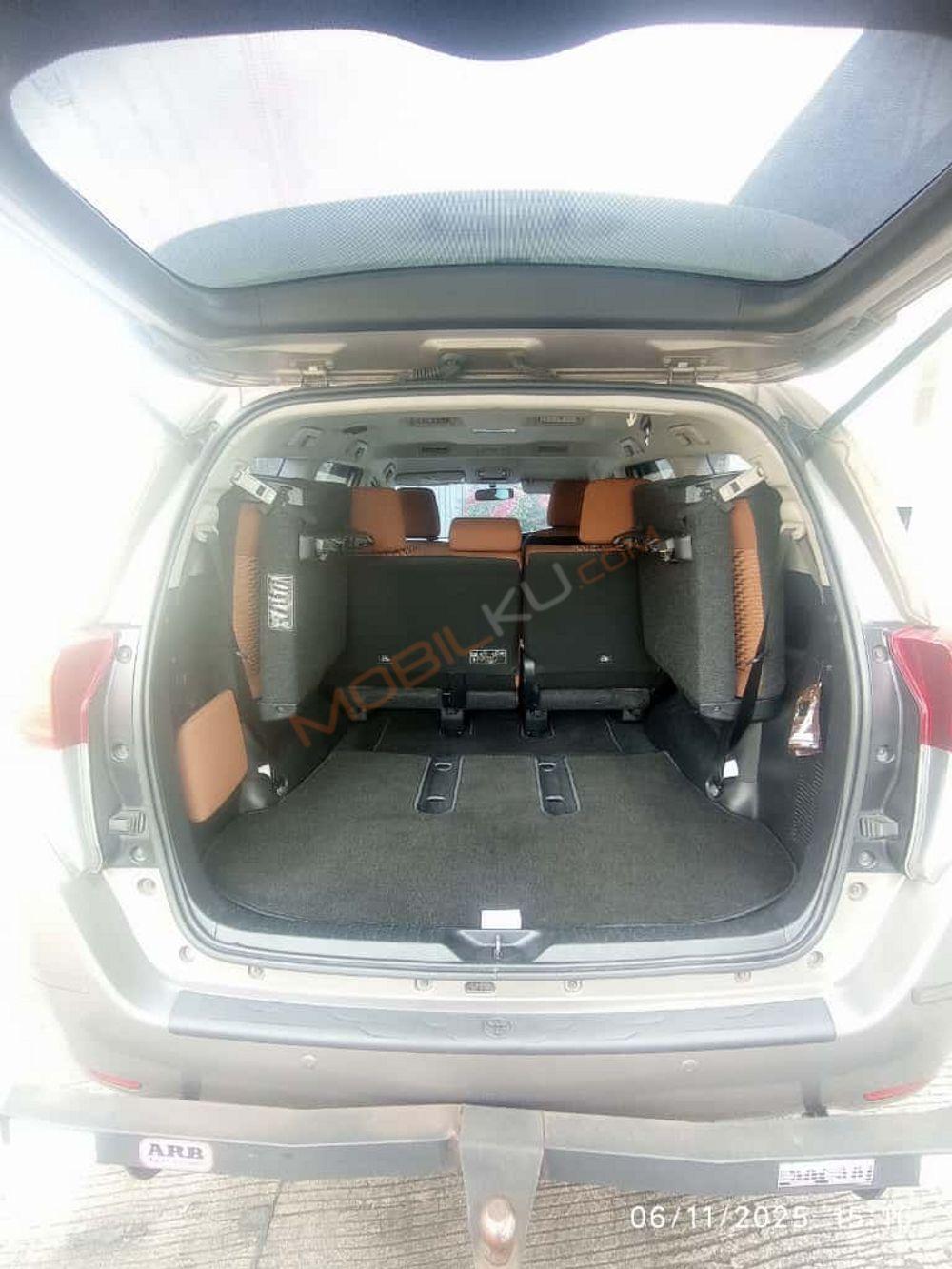 Mobil Toyota Kijang Innova 2019