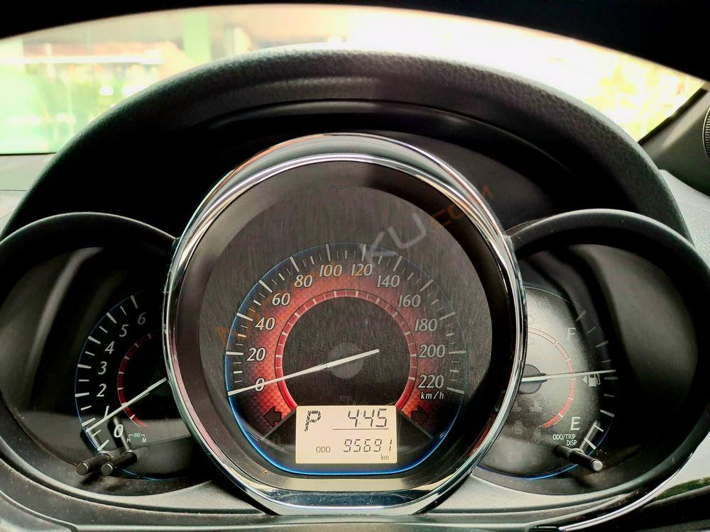 Mobil Toyota Yaris 2016