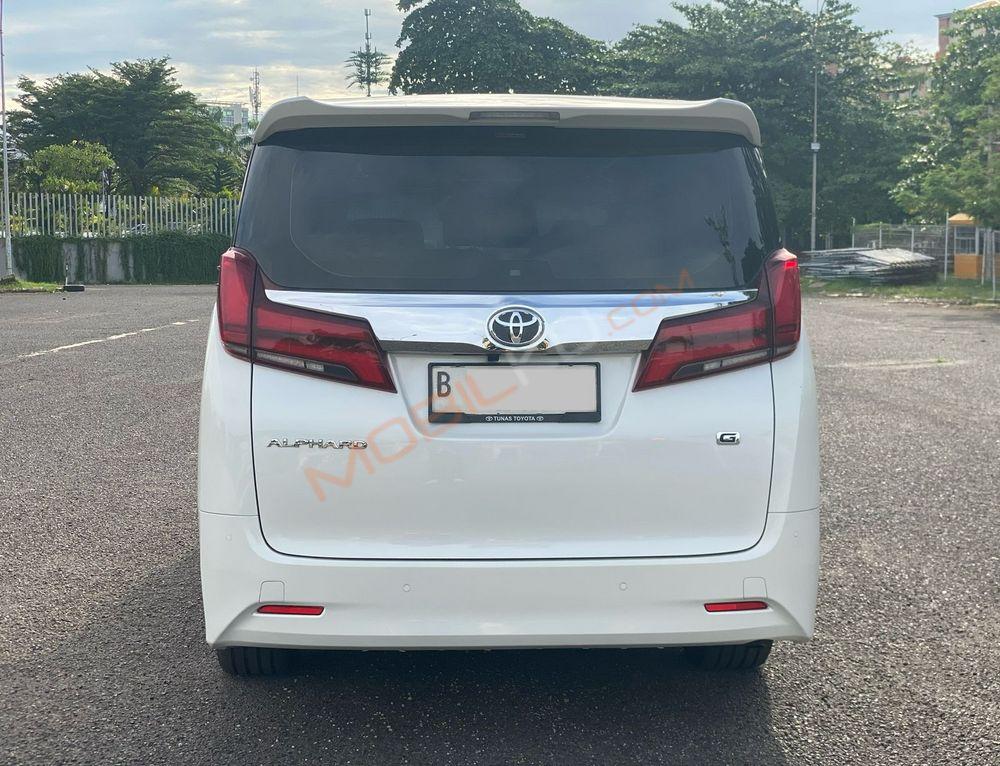 Mobil Toyota Alphard 2022