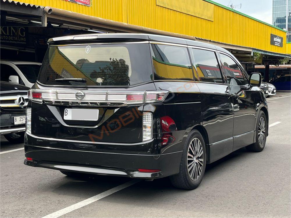 Mobil Nissan Elgrand 2014