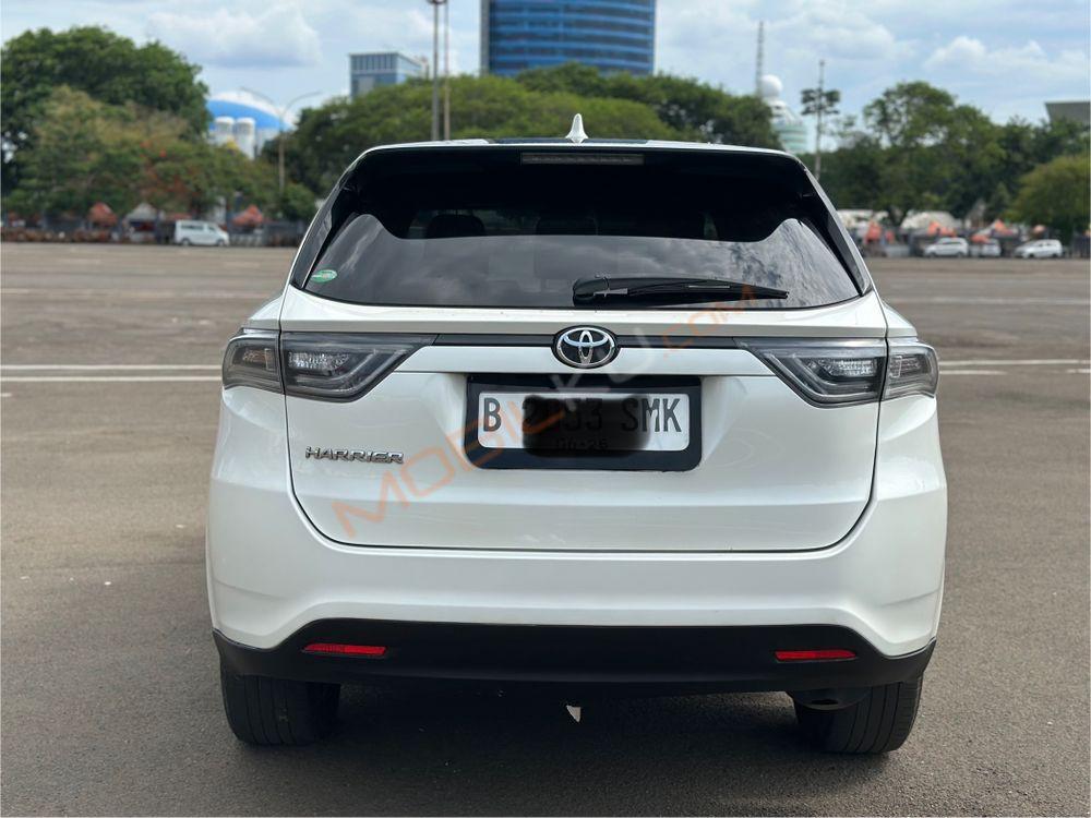 Mobil Toyota Harrier 2015