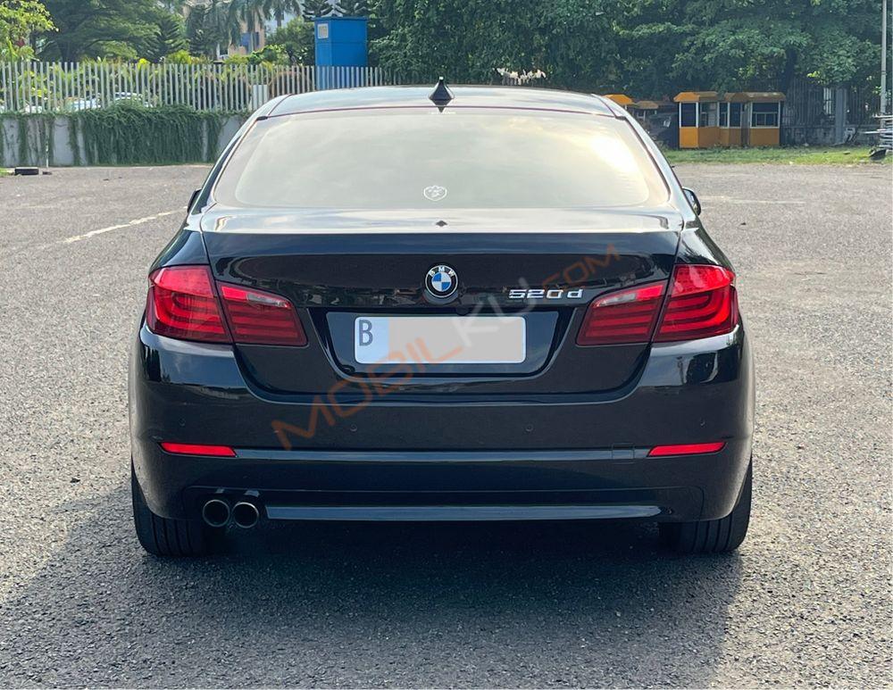 Mobil BMW 5 Series 2013