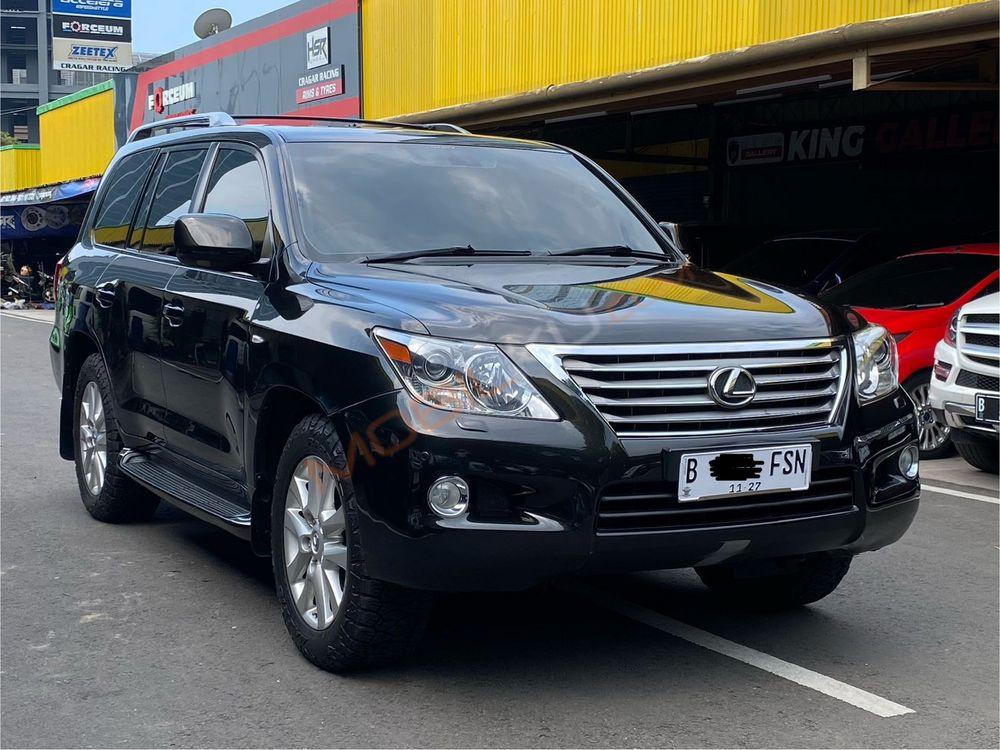 Mobil Lexus LX 2011