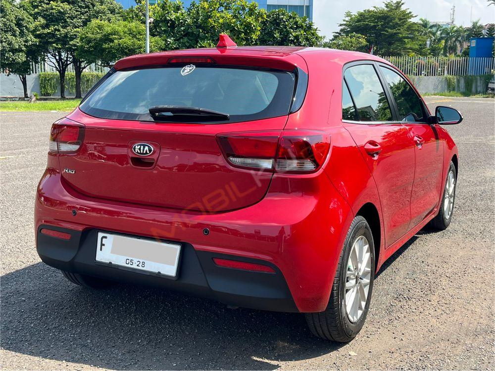 Mobil Kia Rio 2017