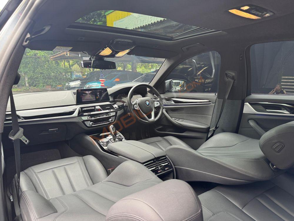 Mobil BMW 5 Series 2020