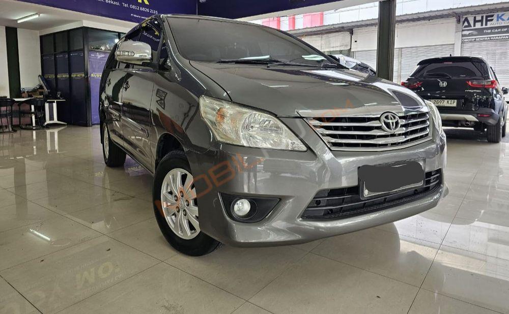 Mobil Toyota Kijang Innova 2012