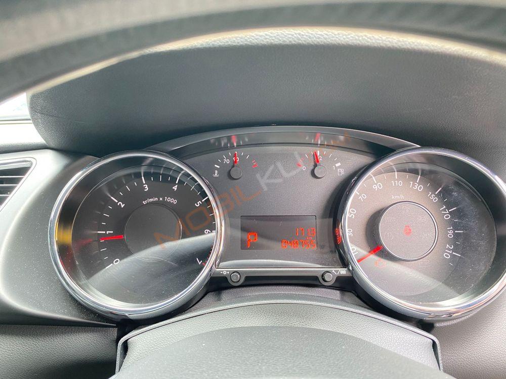 Mobil Peugeot 3008 2016