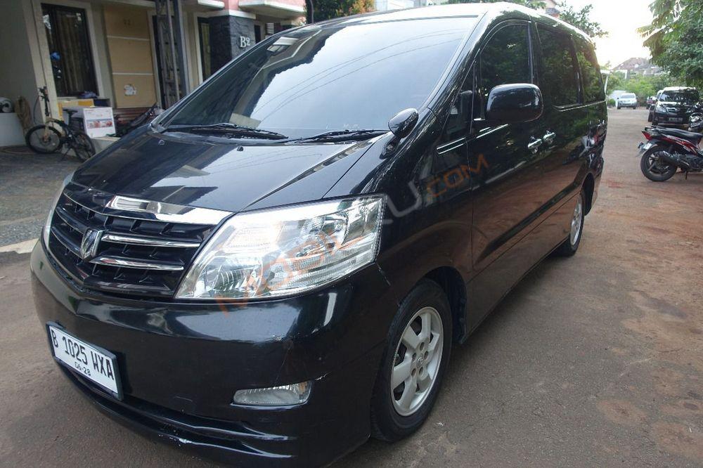 Mobil Toyota Alphard 2005