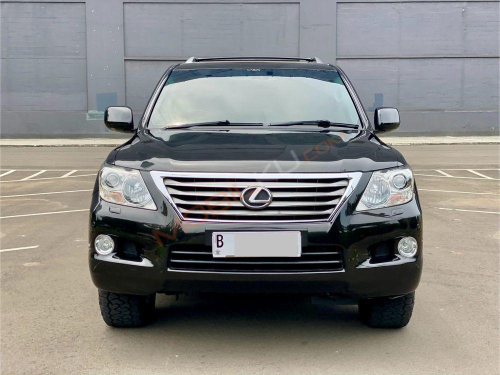 Mobil Lexus LX 2011