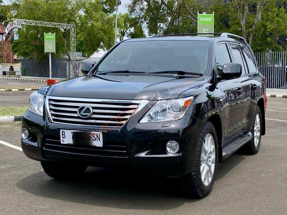 Mobil Lexus LX 2011