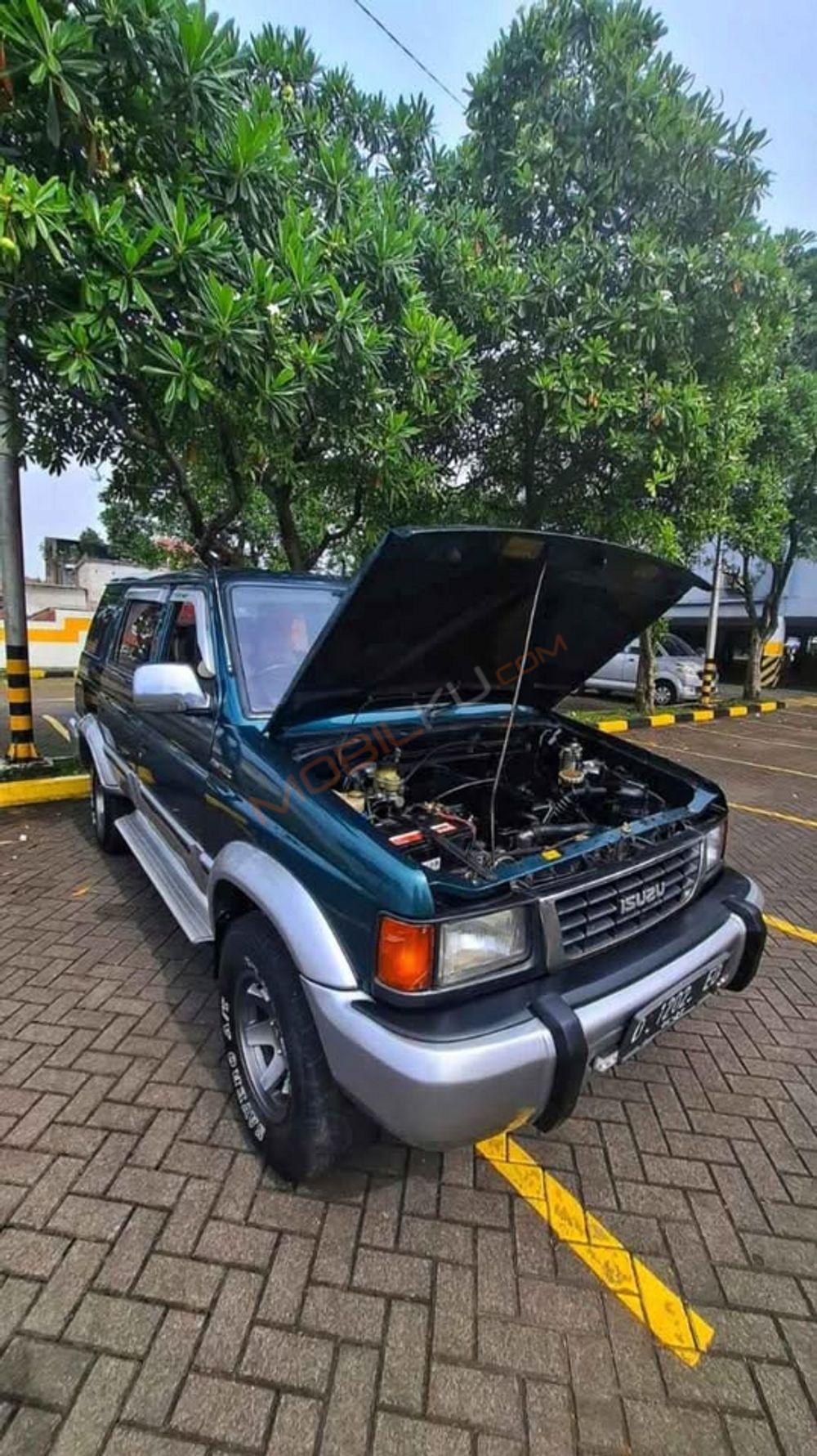 Mobil Isuzu Panther 1999