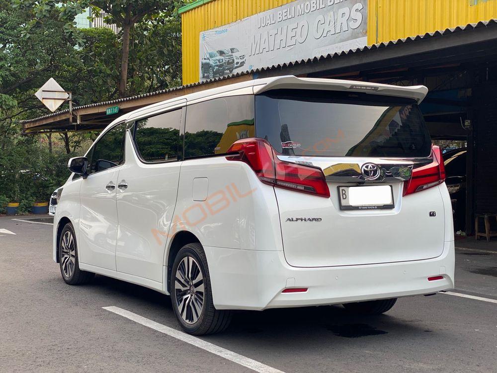 Mobil Toyota Alphard 2022