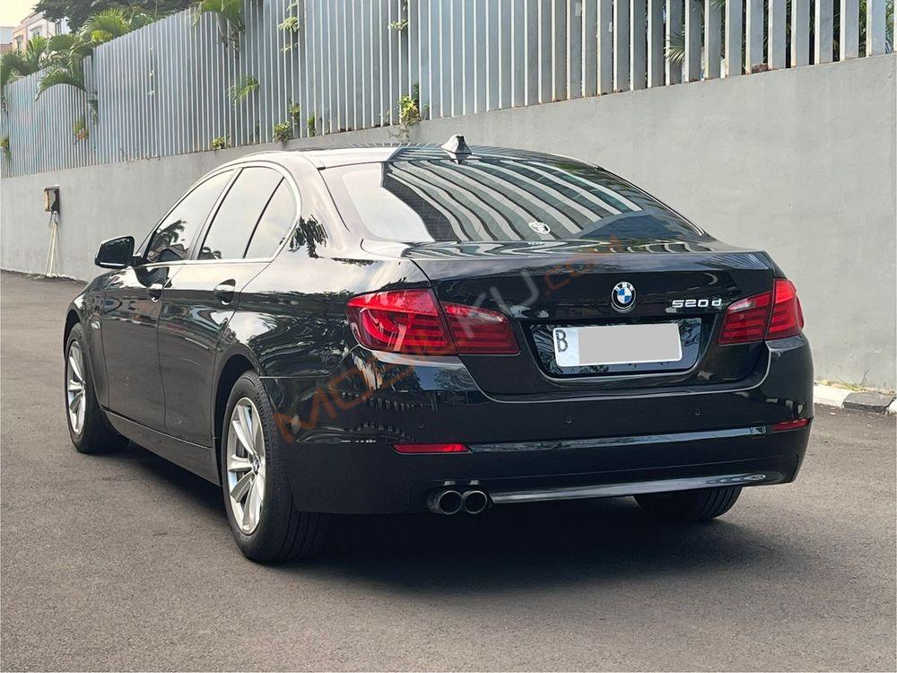 Mobil BMW 5 Series 2013