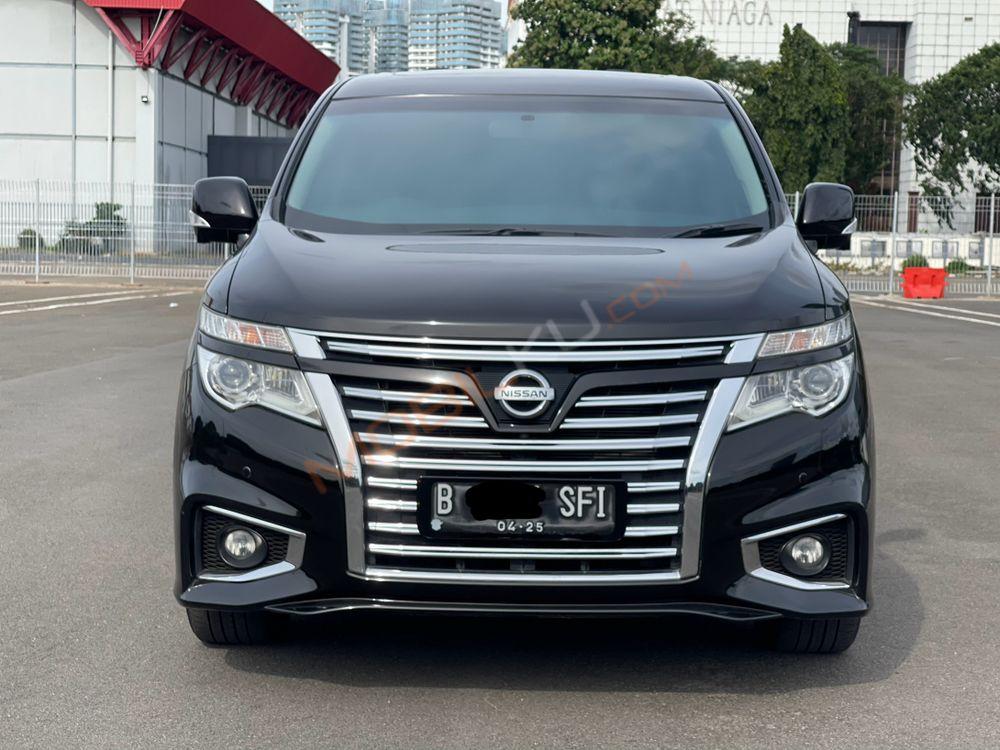 Mobil Nissan Elgrand 2014