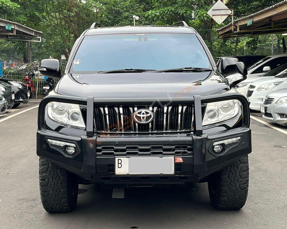 Mobil Toyota Land Cruiser 2013