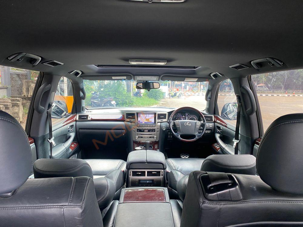 Mobil Lexus LX 2015
