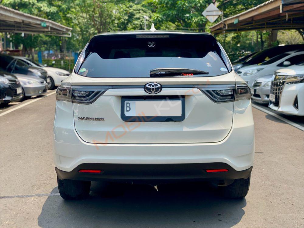 Mobil Toyota Harrier 2015