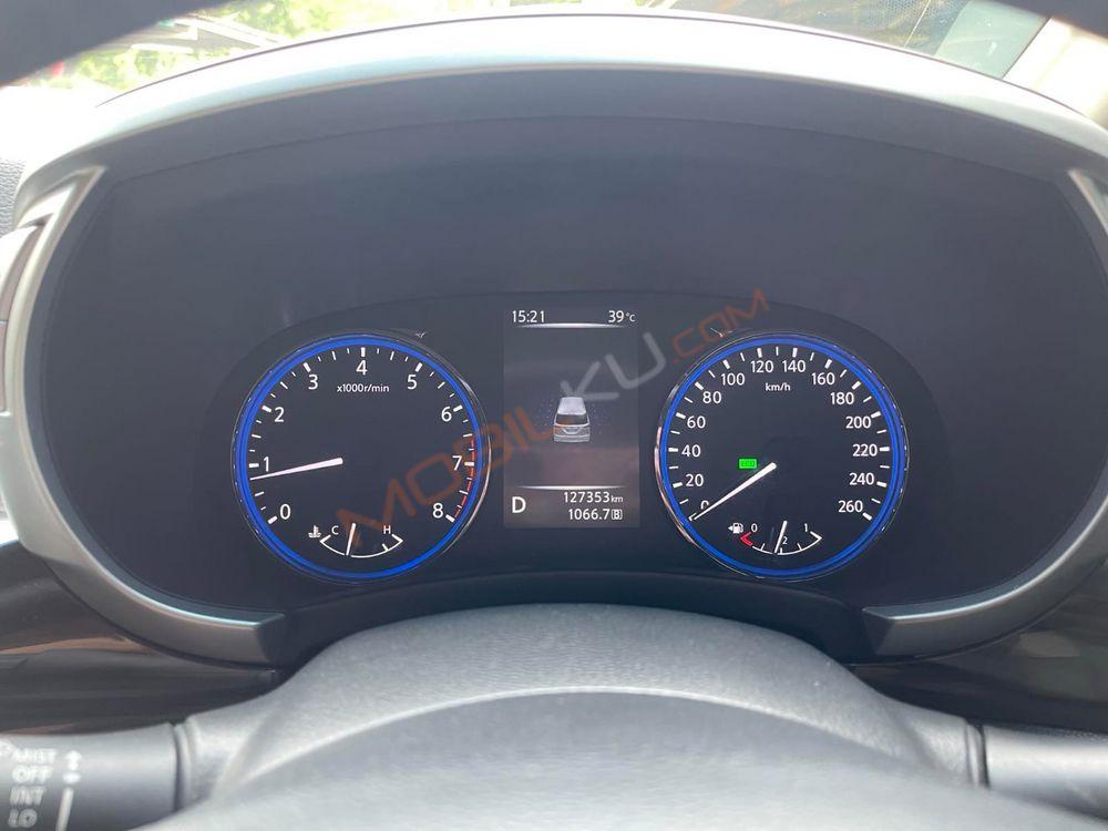 Mobil Nissan Elgrand 2014