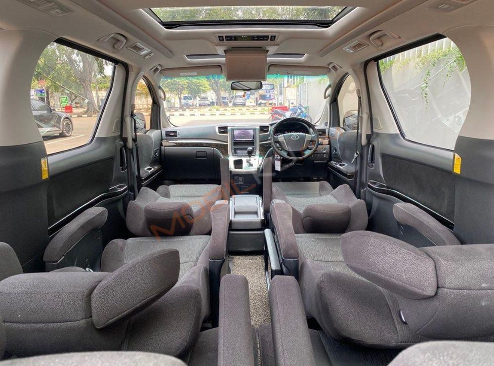 Mobil Toyota Alphard 2014