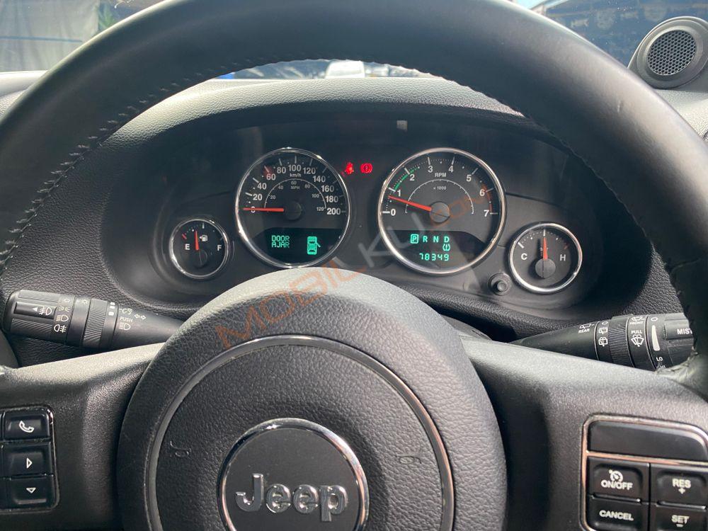 Mobil Jeep Wrangler 2011