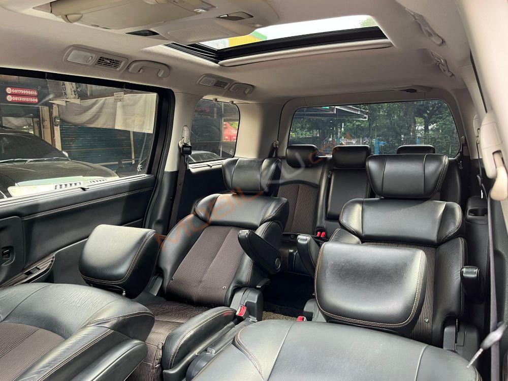 Mobil Nissan Elgrand 2014