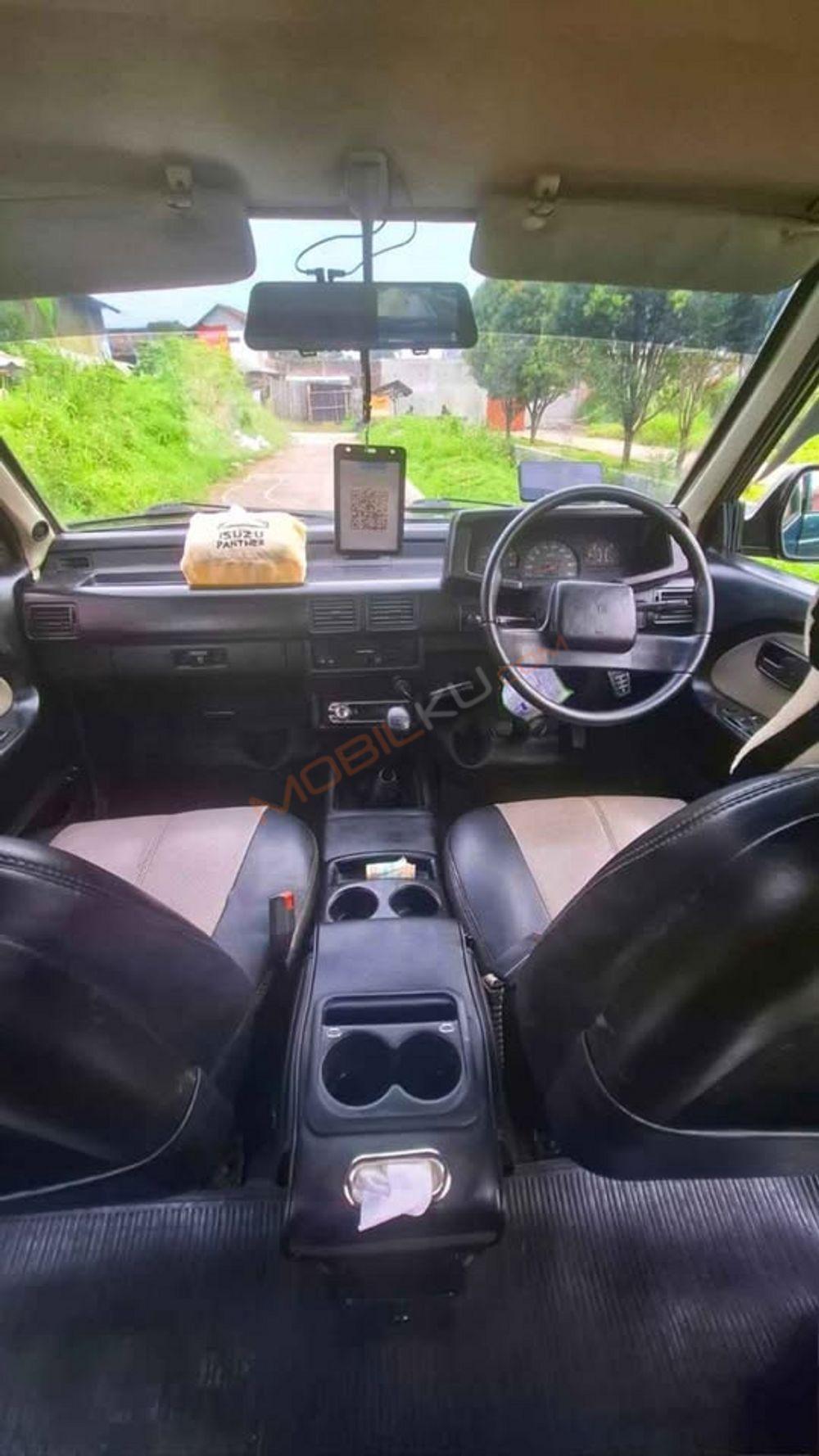 Mobil Isuzu Panther 1999