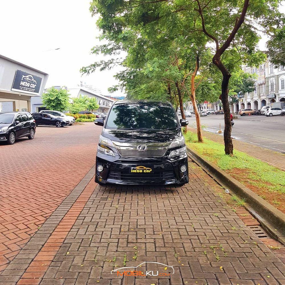 Mobil Toyota Vellfire 2014