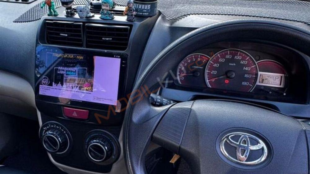Mobil Toyota Avanza 2013