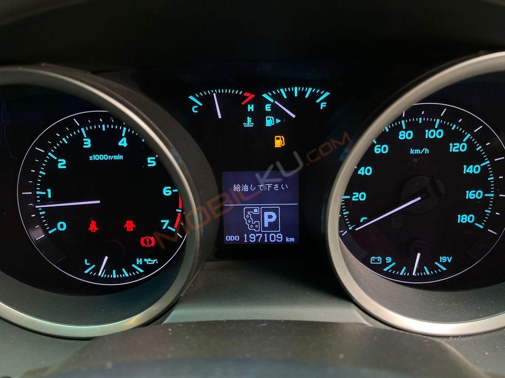 Mobil Toyota Land Cruiser 2008