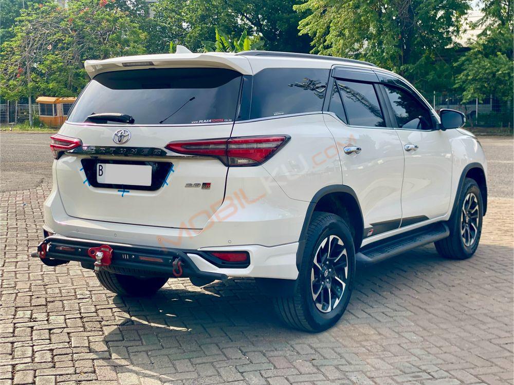 Mobil Toyota Fortuner 2022
