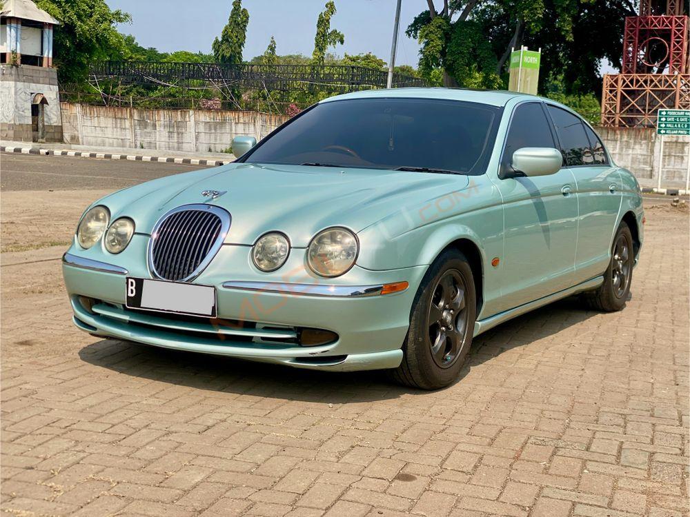 Mobil Jaguar S-Type 2002