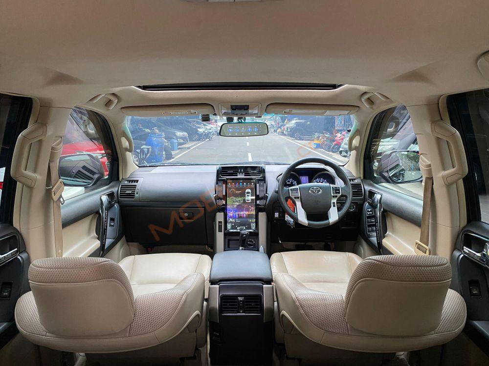 Mobil Toyota Land Cruiser 2023